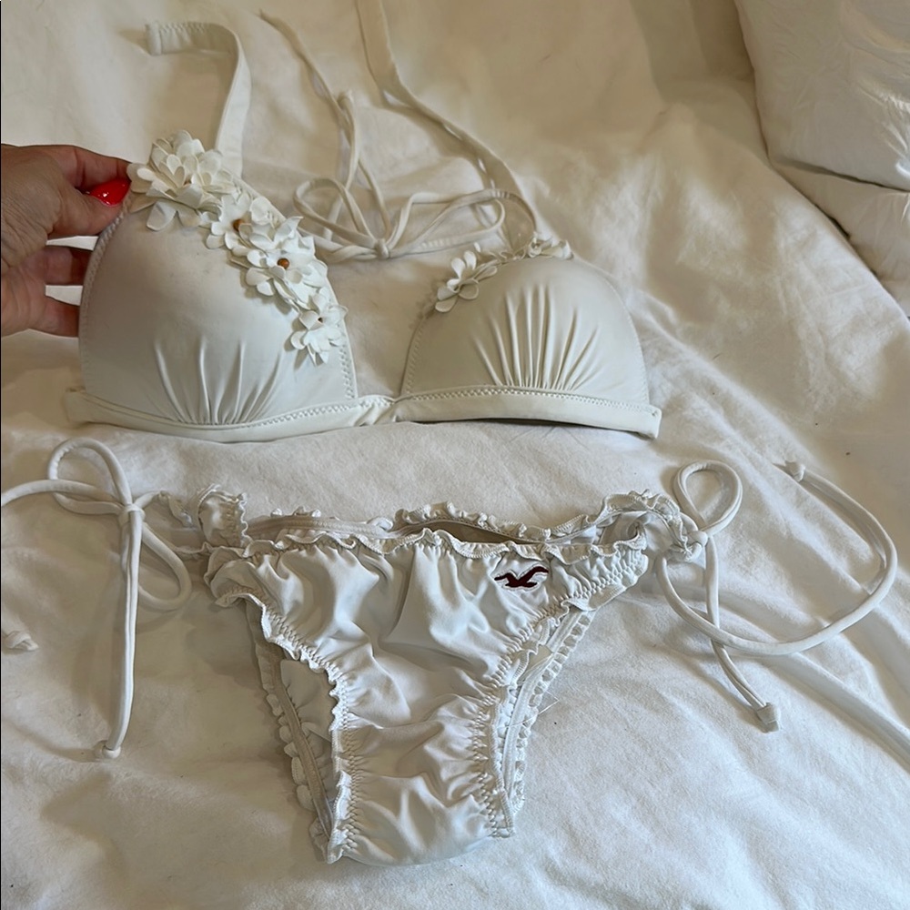 Hollister White Lace Bikini Set with Scalloped Design